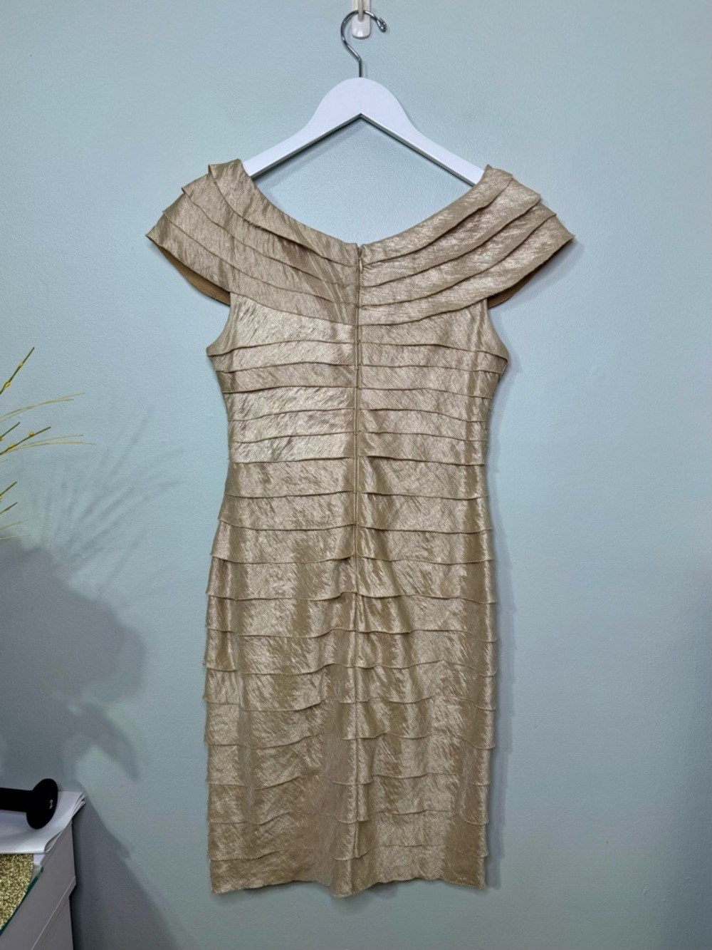 London Times Gold Satin Shutter Pleat Tiered Cocktail Party Dress Size 6 - Picture 9 of 11